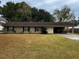 116 Mathews Blvd in Lafayette, LA - Building Photo