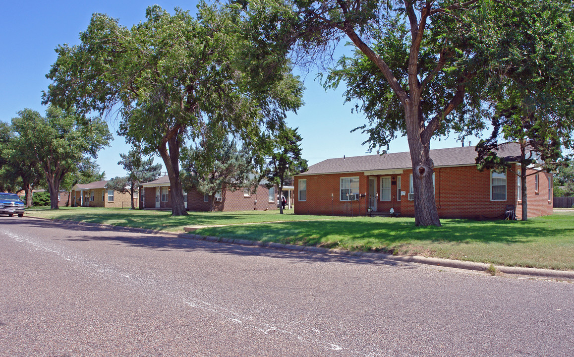 902-912 Vernon St in Plainview, TX - Building Photo