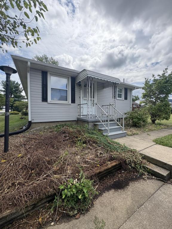 property at 996 Lincoln Ave SE