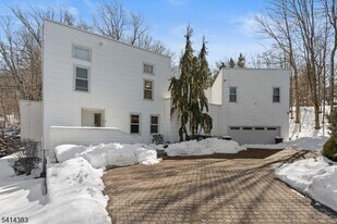 2 Old Mill Rd in North Caldwell, NJ - Building Photo