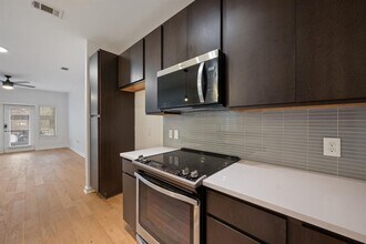 2505 Thornton Rd in Austin, TX - Building Photo - Building Photo