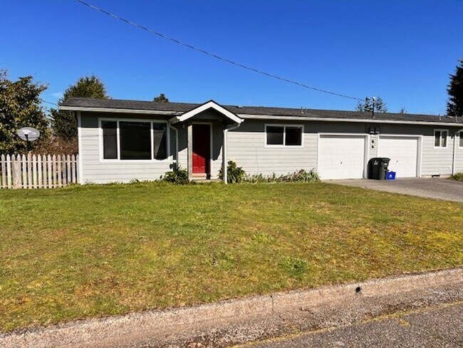 2130 Lewis St-Unit -2140 in North Bend, OR - Building Photo - Building Photo