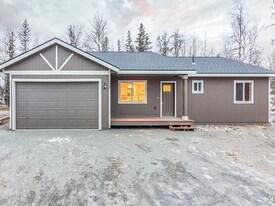 1032 N Helen Ln in Wasilla, AK - Building Photo