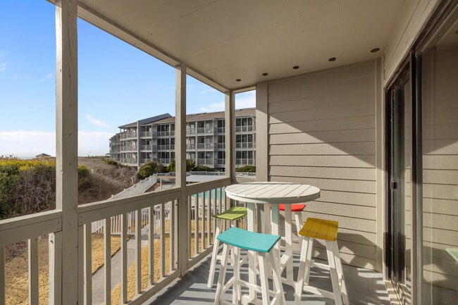 2111 W Fort Macon Rd in Atlantic Beach, NC - Building Photo - Building Photo