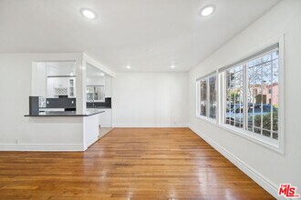 112 S Detroit St in Los Angeles, CA - Building Photo - Building Photo