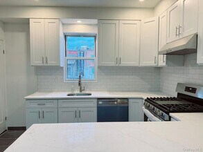 68-11 Dartmouth St in Queens, NY - Building Photo - Building Photo