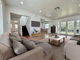 4918 Haskell Ave in Encino, CA - Building Photo