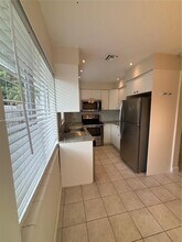 1061 NE 34th St in Oakland Park, FL - Building Photo - Building Photo