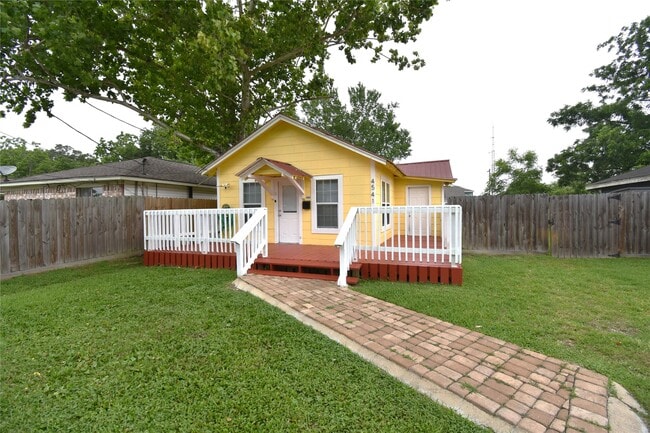 4541 Dakota St