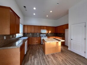 161 Hazelnut Dr in Fernley, NV - Building Photo - Building Photo