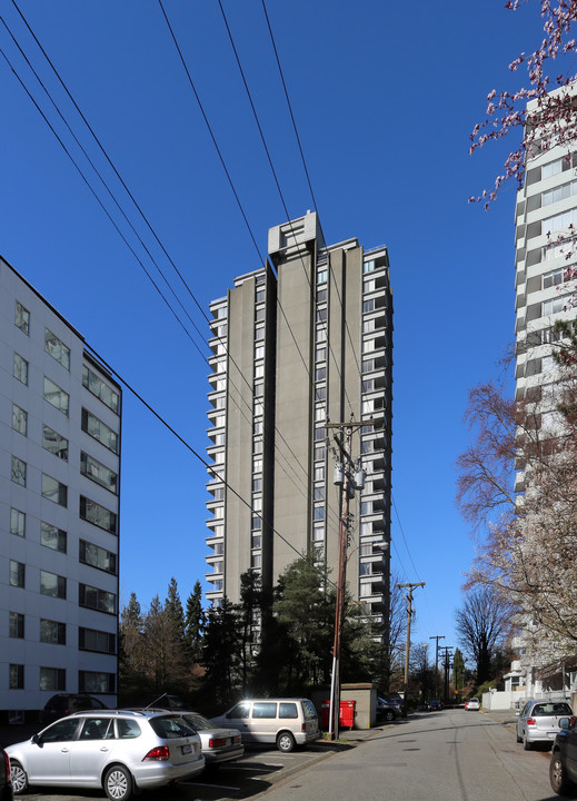 The Comox in Vancouver, BC - Building Photo