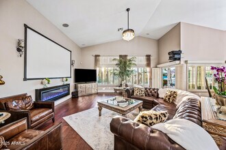 1817 E Willow Tree Ct in Gilbert, AZ - Building Photo - Building Photo