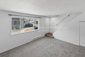 2011 E Desmet Ave in Spokane, WA - Building Photo - Building Photo