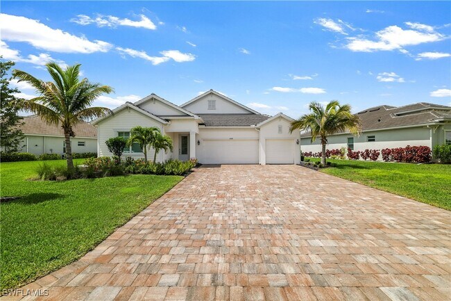 13528 Blue Bay Cir in Ft. Myers, FL - Building Photo - Building Photo