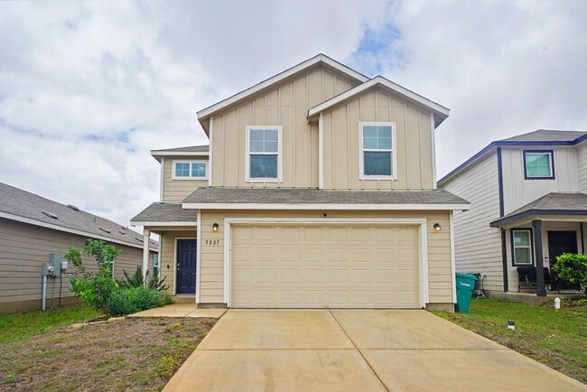property at 5807 Rolling Gln