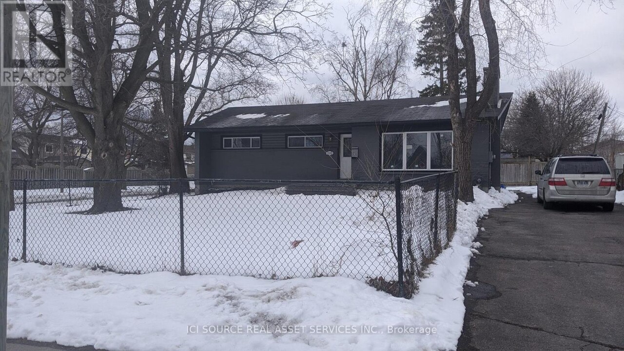 1152 Cedar St in Oshawa, ON - Building Photo