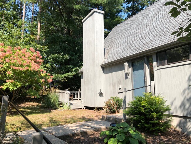 3 Laurel Ln in Avon, CT - Building Photo - Building Photo
