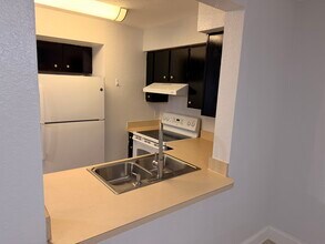 3904 Brigadoon Cir in Clearwater, FL - Building Photo - Building Photo