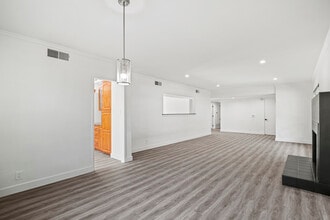 3454 Green Vista Dr in Encino, CA - Building Photo - Building Photo