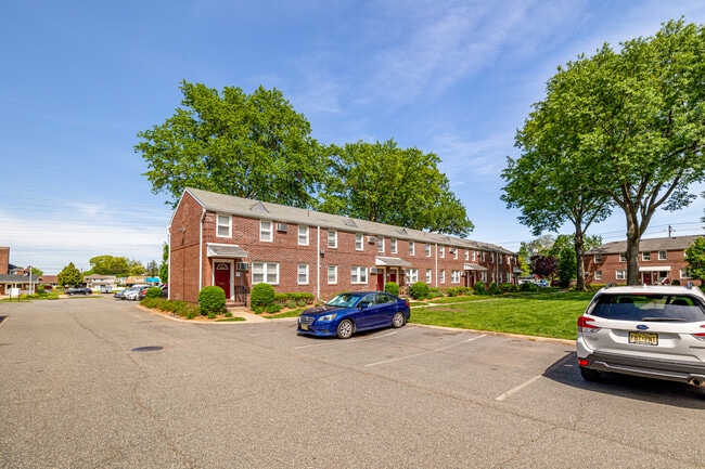 155-185 Gold St in North Arlington, NJ - Foto de edificio - Building Photo