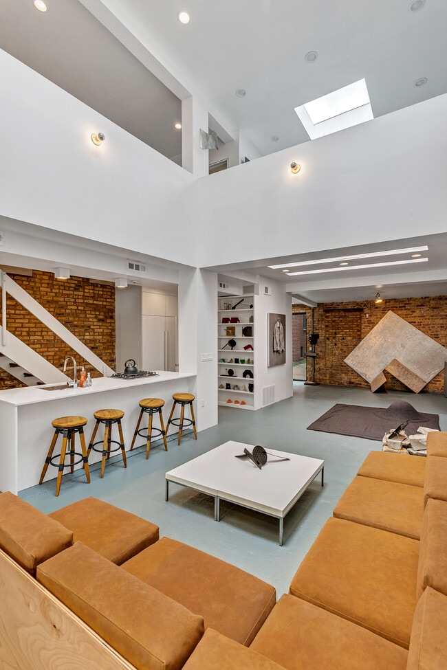 property at 2231 N Wayne Ave