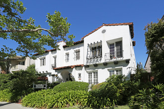 9915 Robbins Dr in Beverly Hills, CA - Building Photo - Primary Photo