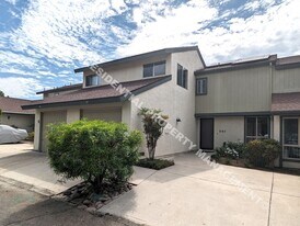 387 Roundtree Glen in Escondido, CA - Building Photo