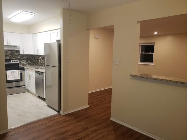 property at 1115 Thomas Rd