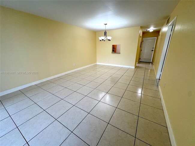 8101 Camino Real in Miami, FL - Building Photo - Building Photo