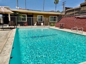 Cathedral City Courtyard Apartamentos