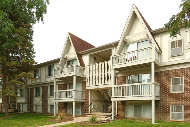 Lexington Manor in Brighton, MI - Foto de edificio - Building Photo