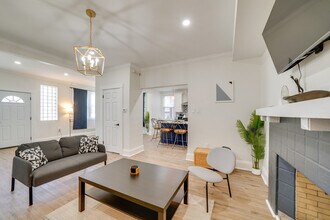 2633 Broadway Ave in Pittsburgh, PA - Building Photo - Building Photo