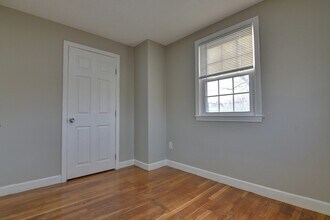 30 Trull St, Unit 4 in Boston, MA - Building Photo - Building Photo