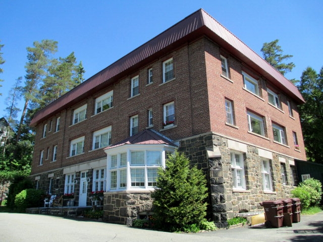 36 Church St in Saranac Lake, NY - Foto de edificio