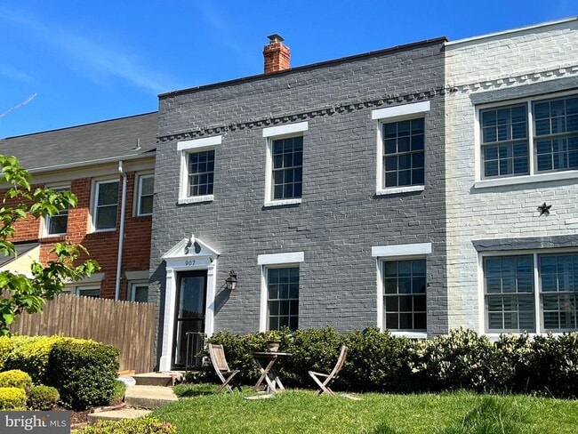 property at 907 Green St