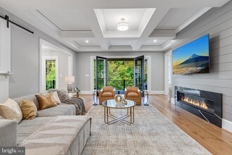 7002 River Oaks Dr in McLean, VA - Building Photo - Building Photo