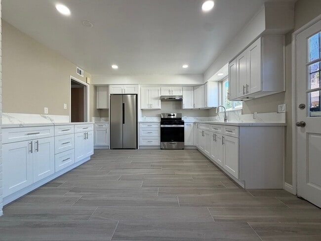 12231 Diane St in Garden Grove, CA - Building Photo - Building Photo