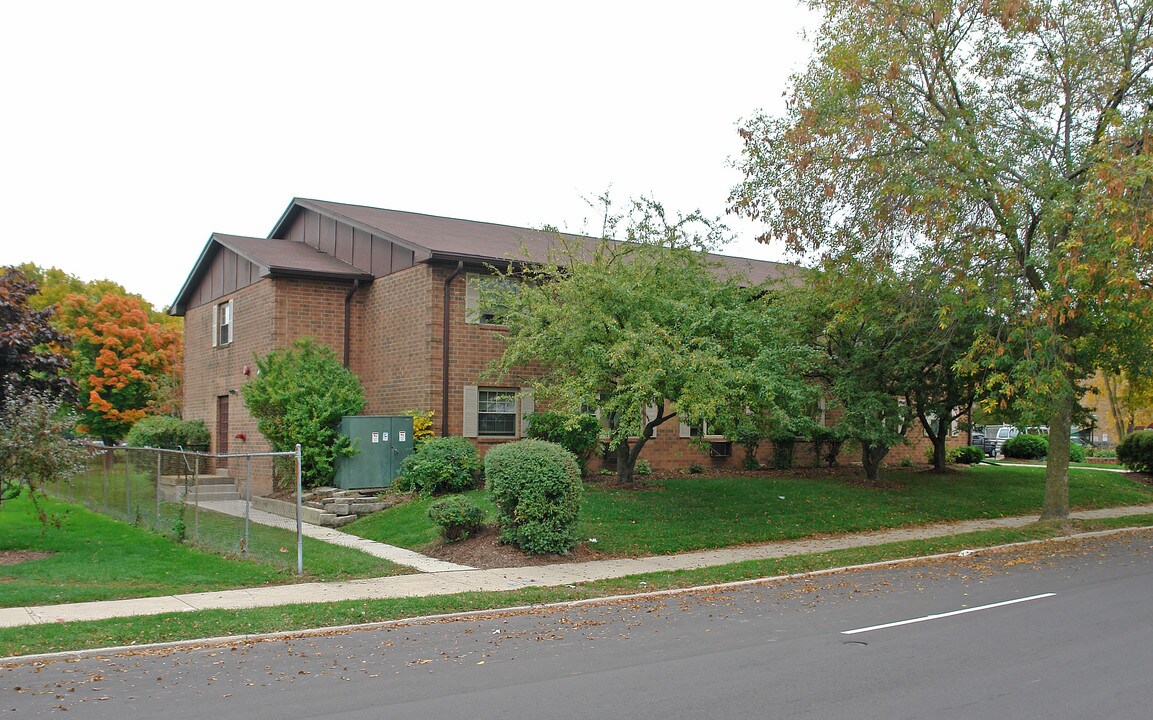 Regency Apartment Homes in Racine, WI - Building Photo