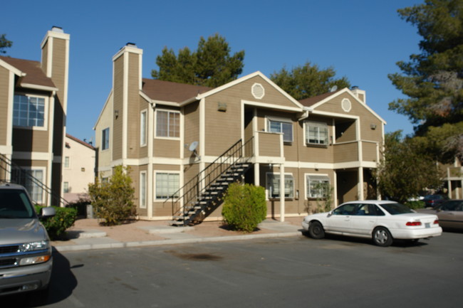 Village At Karen in Las Vegas, NV - Foto de edificio - Building Photo