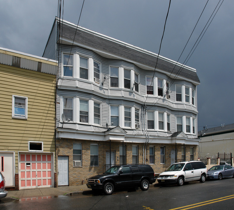 98-100 Chapel St in Newark, NJ - Foto de edificio