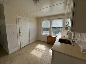 15 Freeborn St in Newport, RI - Building Photo - Building Photo