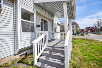1324 Corprew Ave in Norfolk, VA - Foto de edificio - Building Photo