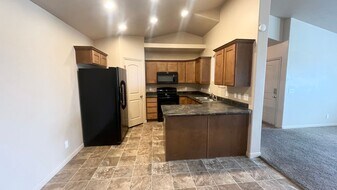 1019 Village River Ln in Midvale, UT - Building Photo