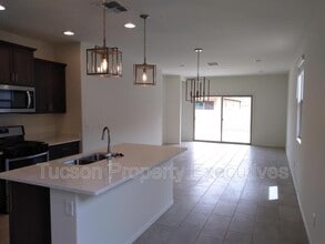 10683 W Dickerson Dr in Marana, AZ - Building Photo - Building Photo