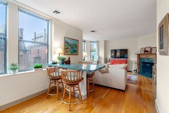 199 Marlborough St, Unit 303 in Boston, MA - Building Photo - Building Photo