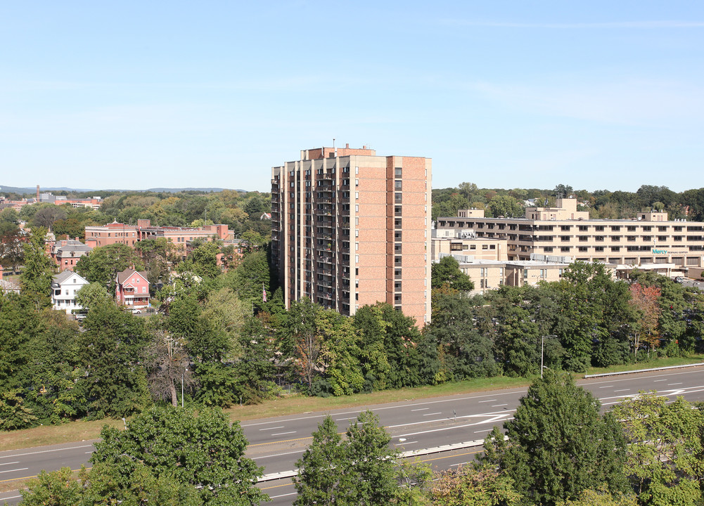 Linden Towers Apartments in Springfield, MA - Building Photo