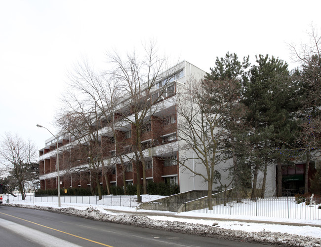 150 Leeward Glenway in Toronto, ON - Building Photo - Primary Photo