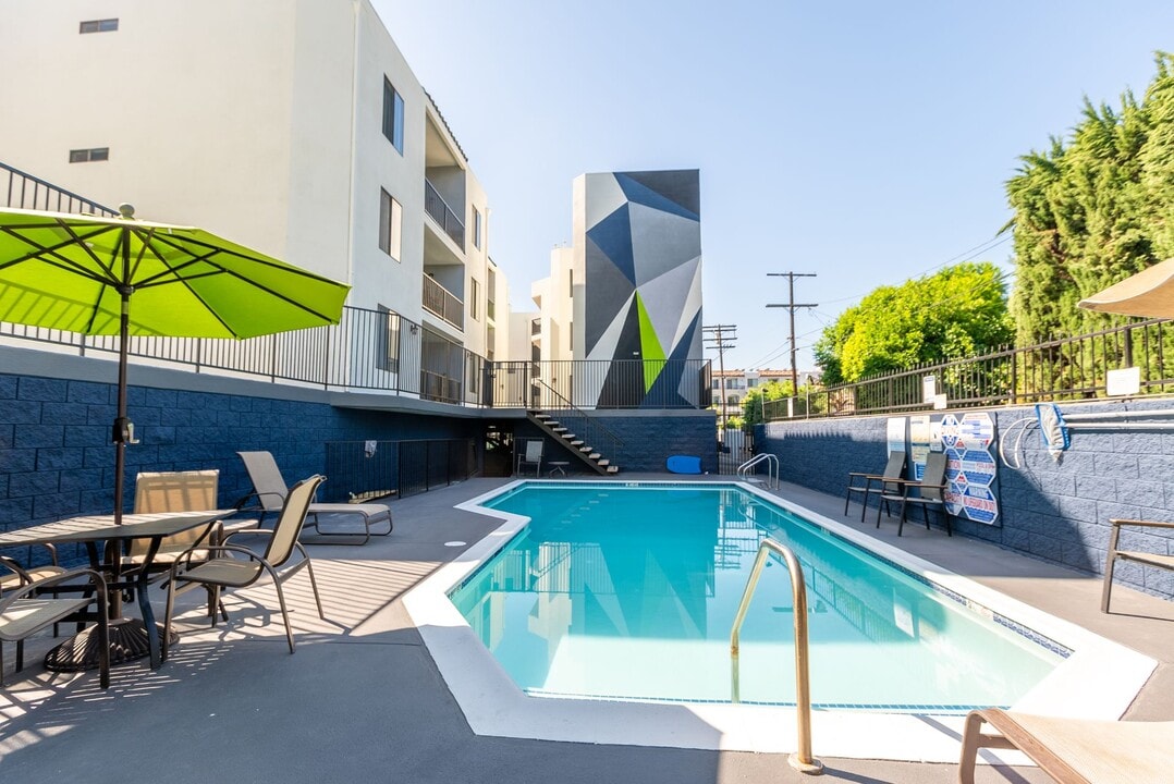 5235 Kester Ave in Sherman Oaks, CA - Foto de edificio