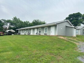 8473 Hiwassee St in Charleston, TN - Building Photo