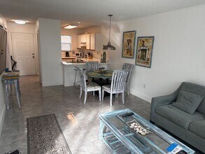 201 Ocean Park Ln in Cape Canaveral, FL - Foto de edificio - Building Photo